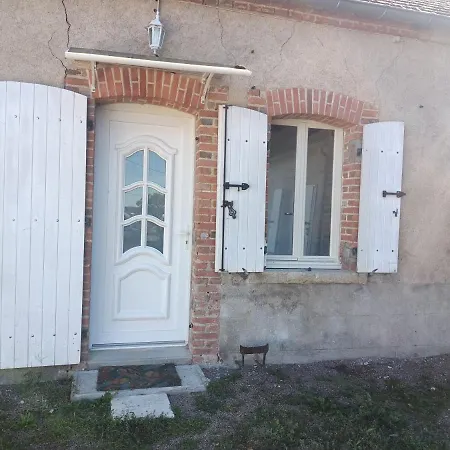 Appartement Dans La Campagne Bourbonnaise Pouzy-Mesangy Extérieur photo